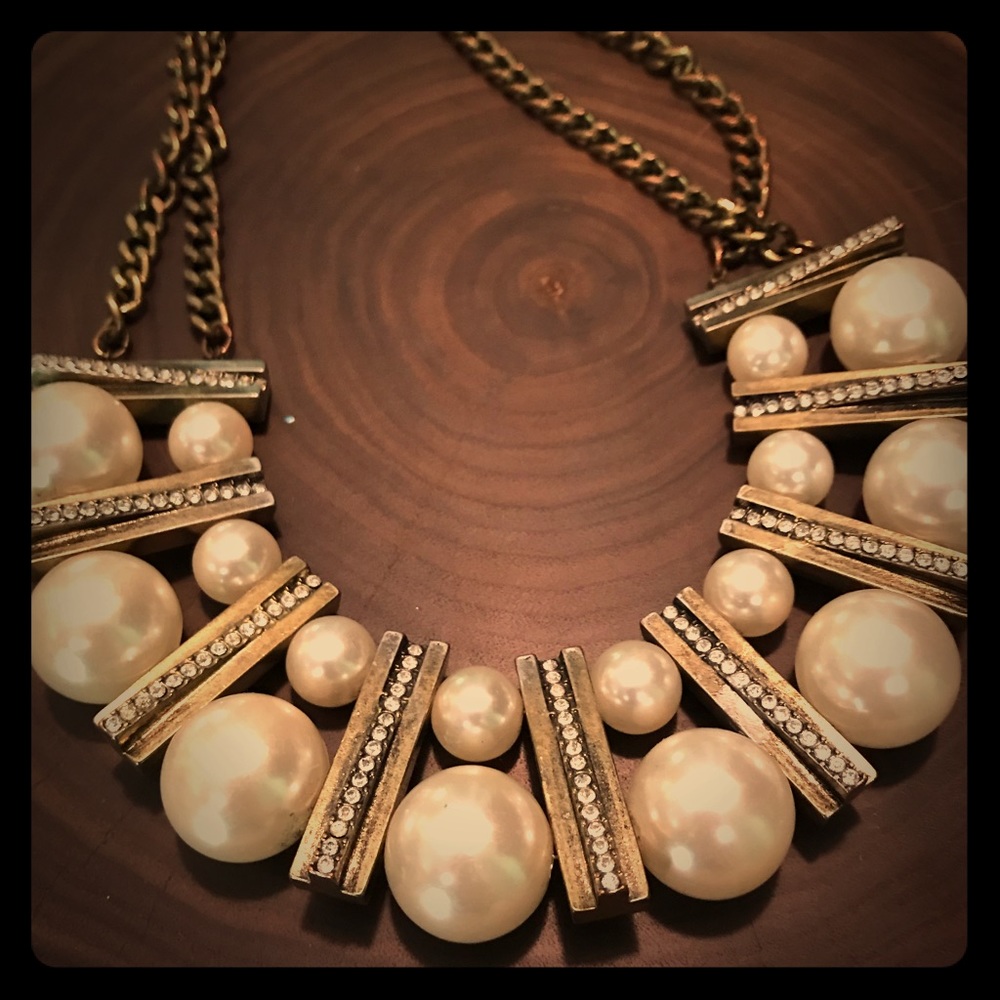 Gorgeous statement necklace.